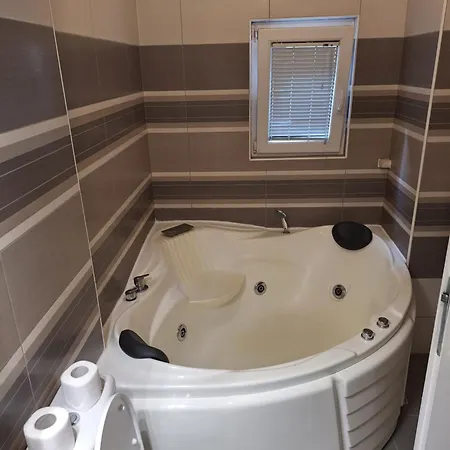 White 2 Apartment