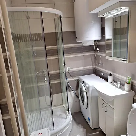 White 2 Apartment *