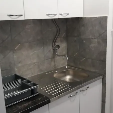 White 2 Apartment *