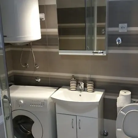 White 2 Apartment *